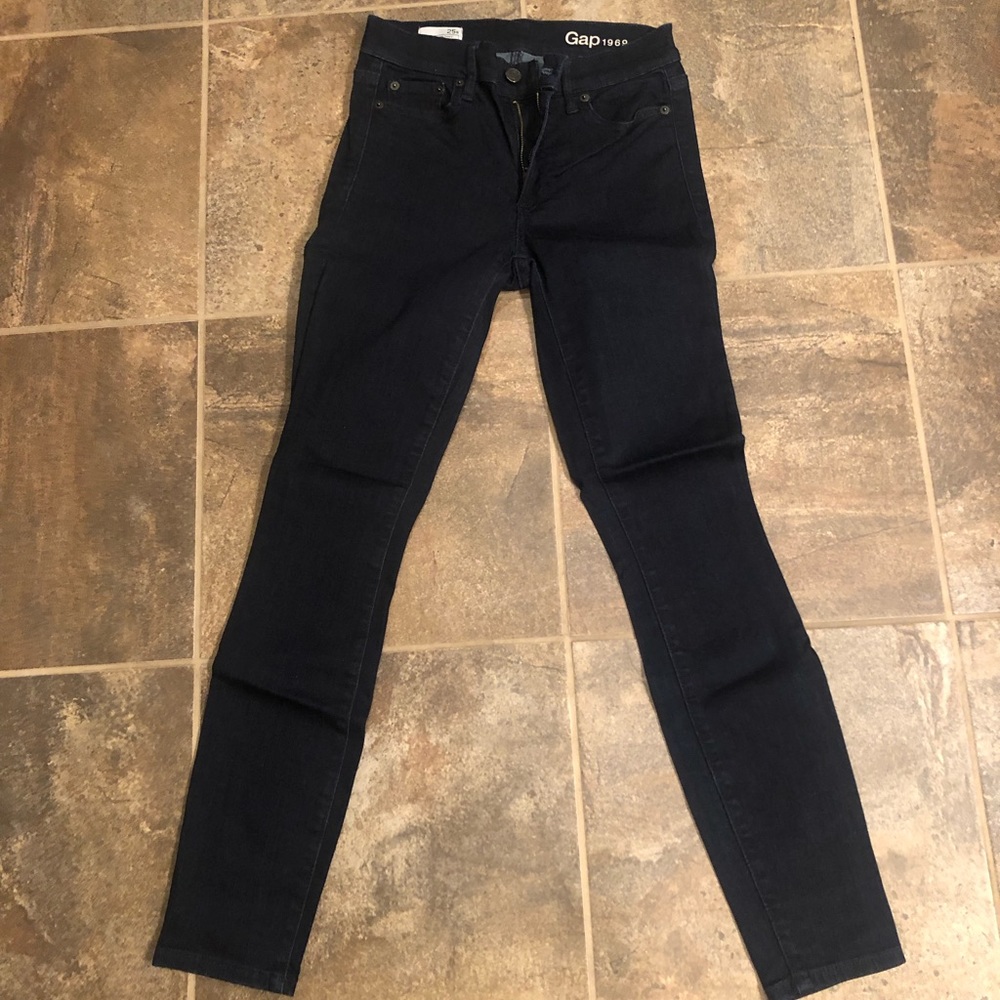 GAP skinny jeans. Like brand NEW